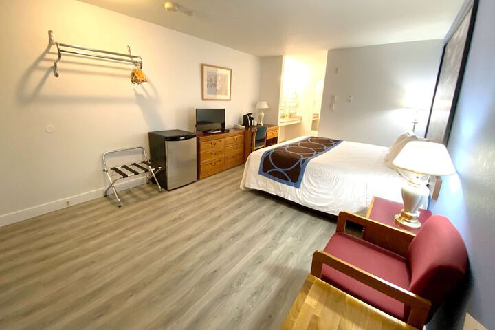 Room 13 of 37