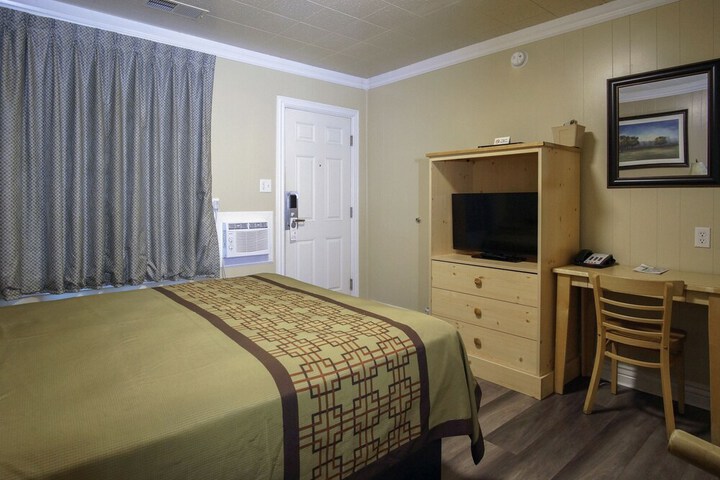 Green Gables Motel & Suites
