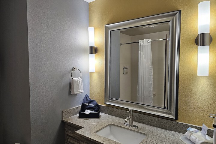 Room 11 of 71
