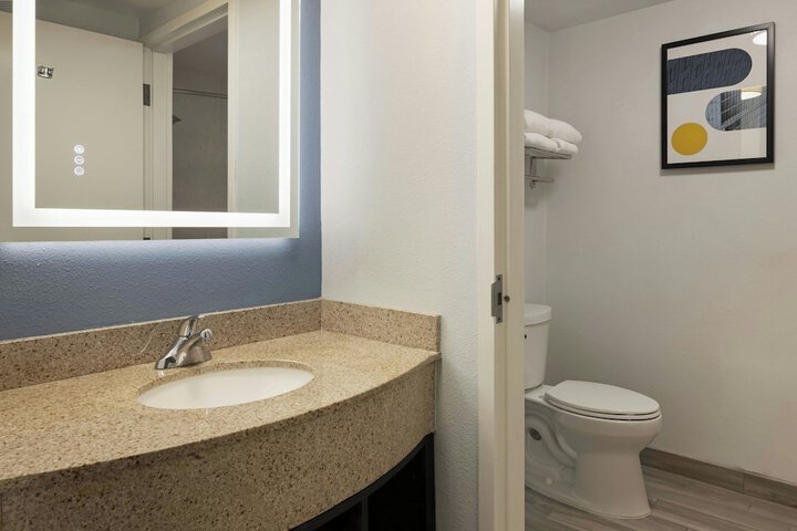 City Express by Marriott Manhattan Beach