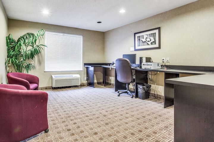 Business Center 31 of 32