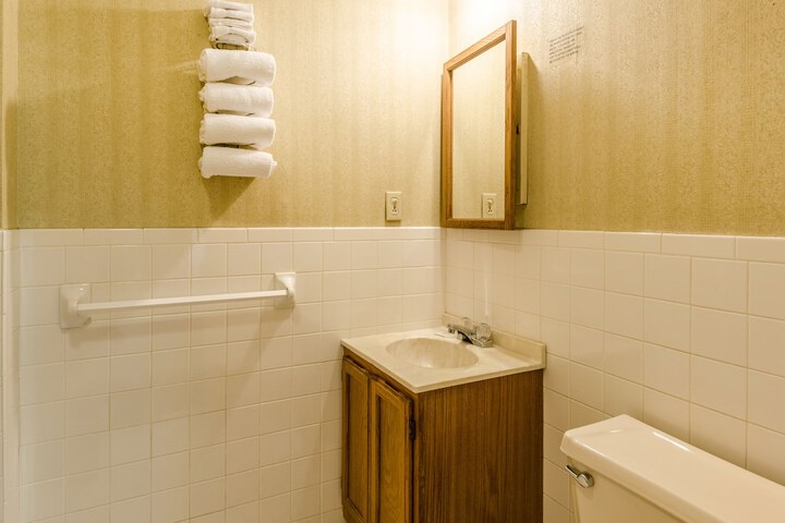 Highland Hills Motel and Cabins – a Master Hosts Resort