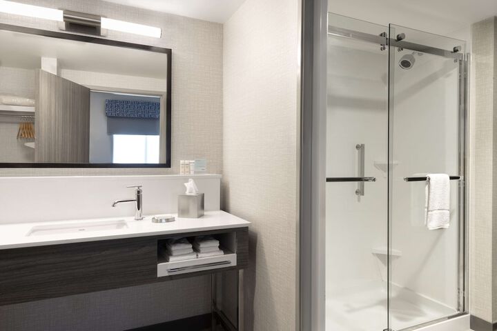 Hampton Inn & Suites St. Charles Old Town Area