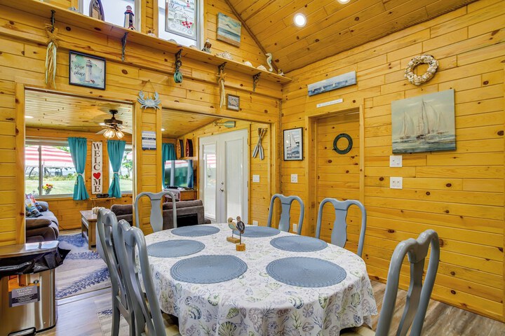 Maryland Retreat: Walk to Bay Beach & Boat Ramp!