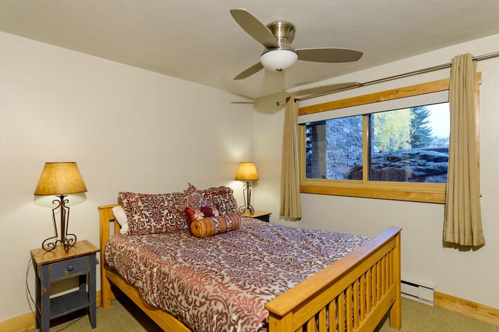 The Crestwood Condominiums