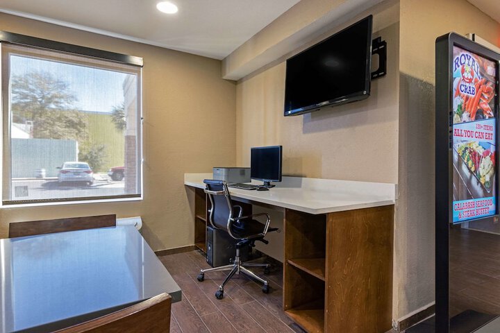 Business Center 38 of 39