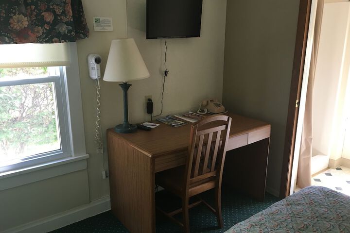 Room 25 of 104