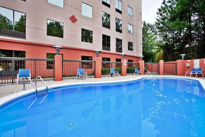 Holiday Inn Express Hotel & Suites by IHG