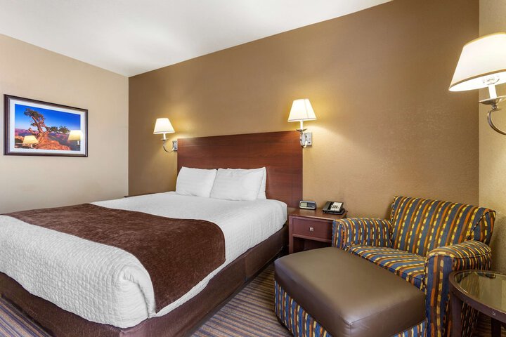 Room 16 of 36