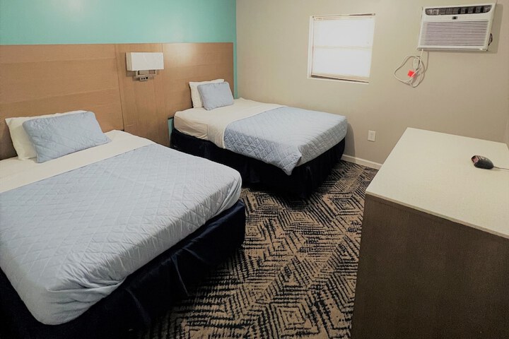Room 16 of 44