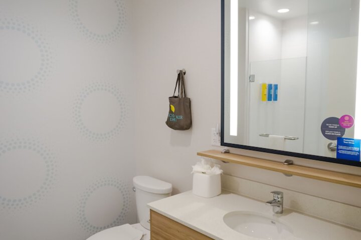 Room 12 of 27