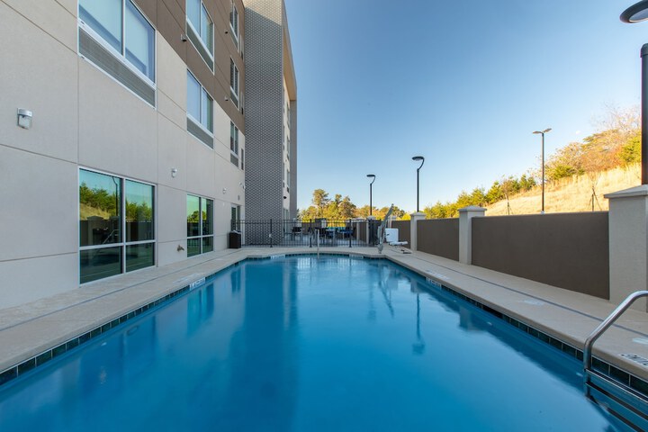 Pool 10 of 42