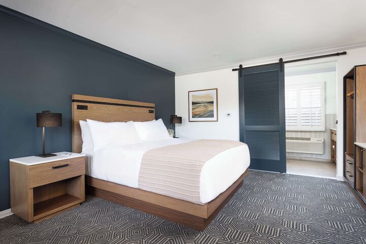 Room 11 of 29