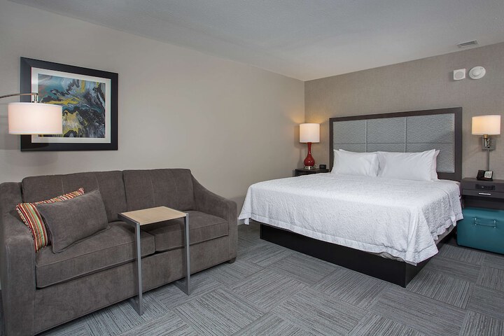 Room 9 of 33