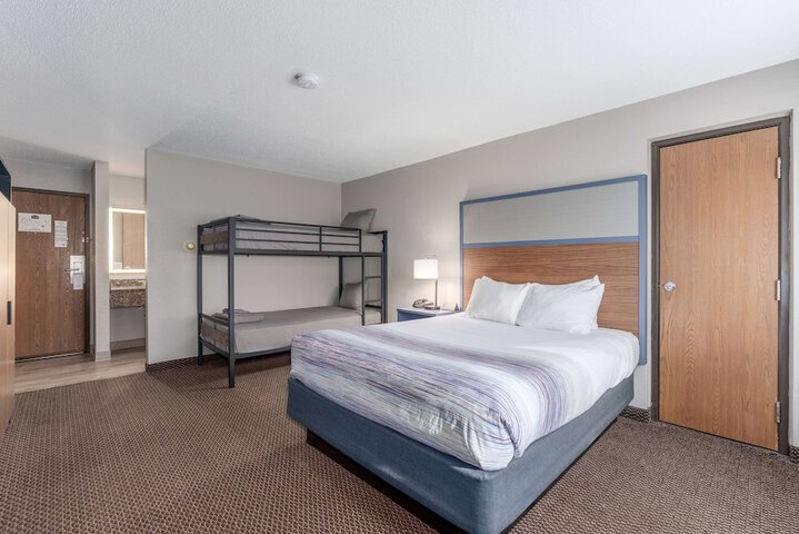 Room 40 of 74