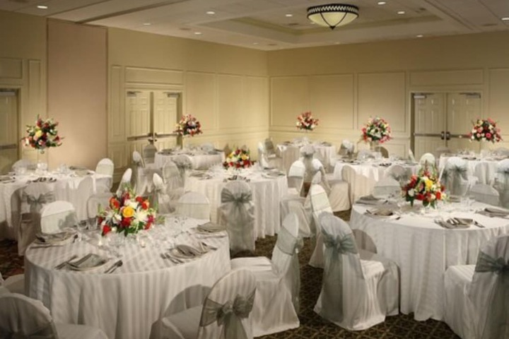 Ballroom/Hall 89 of 100