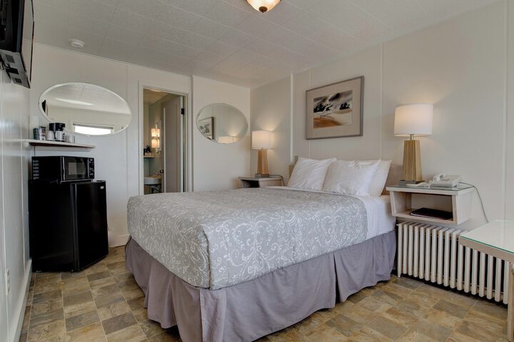 Ester Lee Oceanview Inn