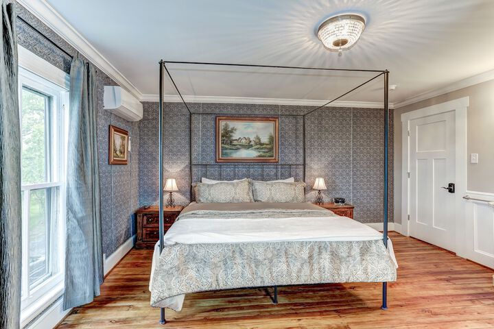 Room 32 of 57