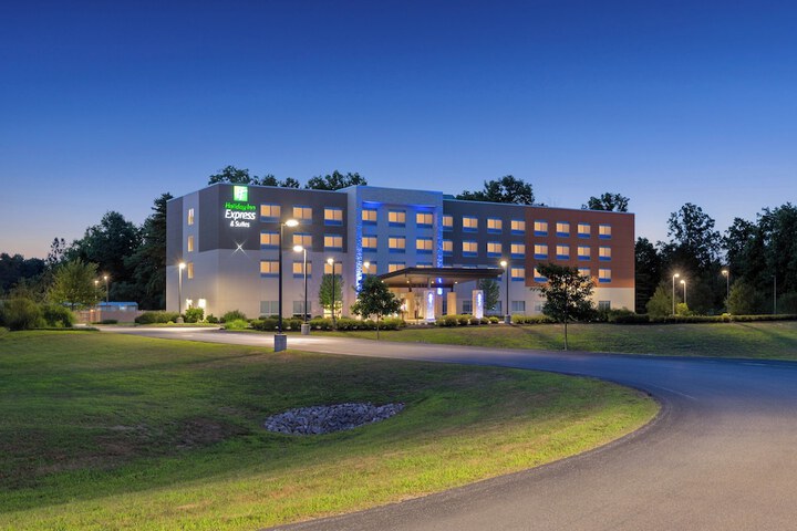 Holiday Inn Express Queensbury - Lake George Area by IHG