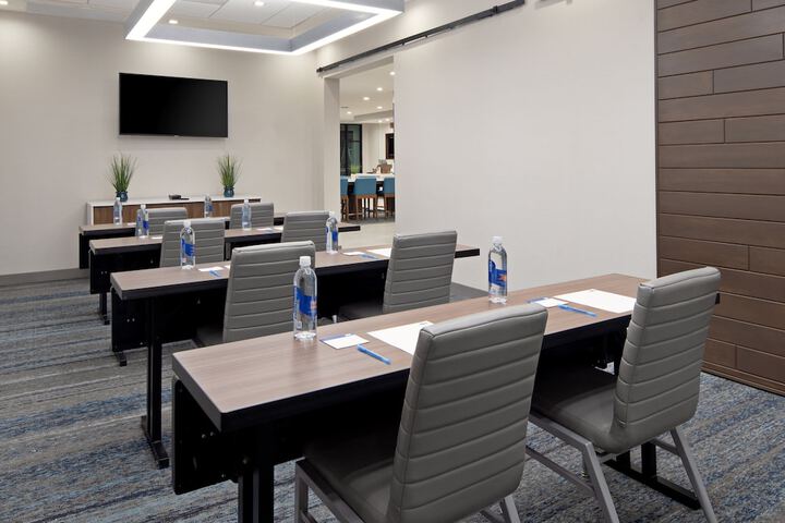 Holiday Inn Express & Suites Valencia - Santa Clarita by IHG