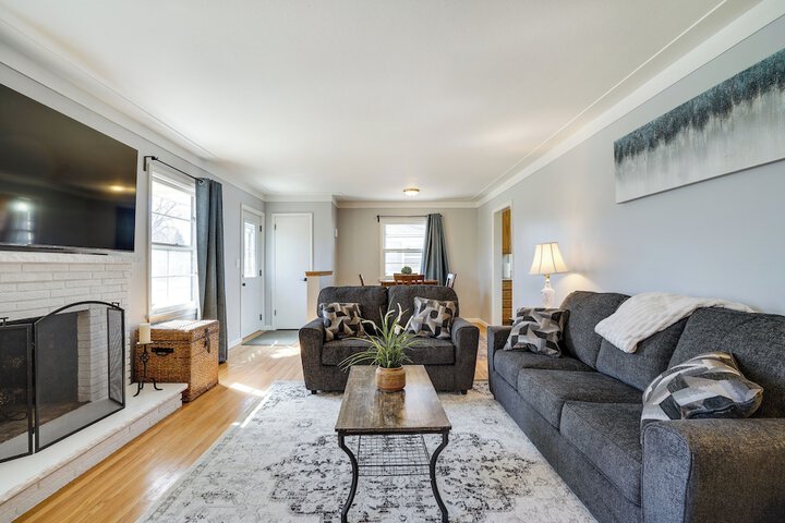 Inviting Minneapolis Vacation Rental w / Game Room!