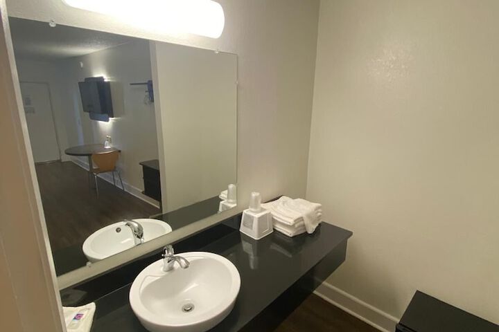 Motel 6 Manchester TN