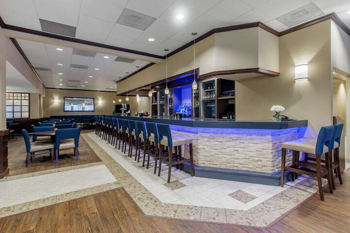 Lounge 18 of 20