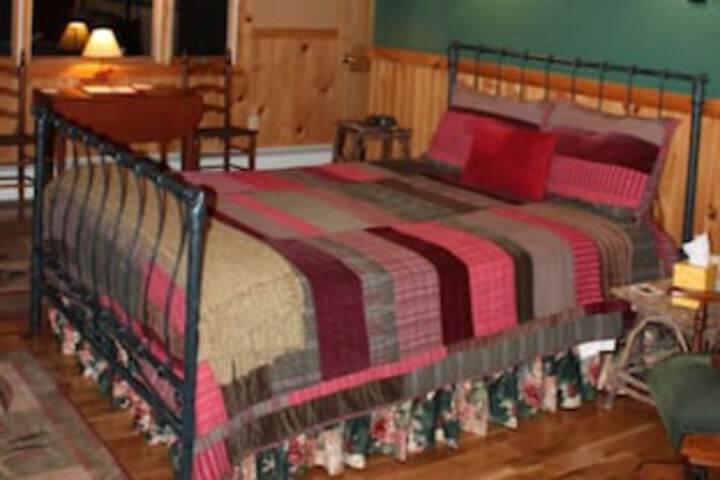Kiwassa Lake Bed & Breakfast