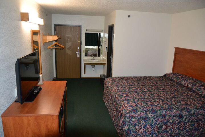 Room 23 of 28