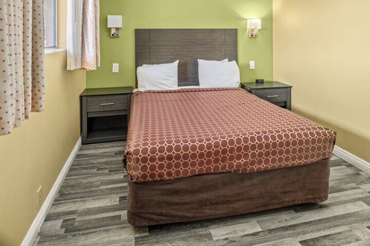 Room 20 of 33