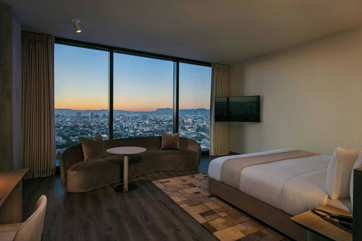 Room 28 of 104