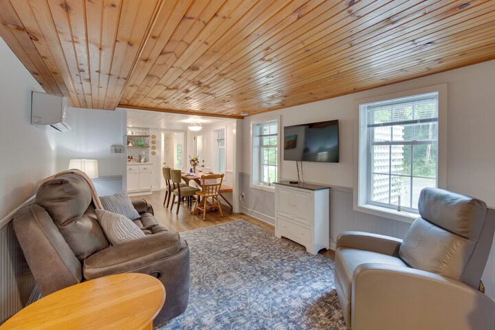 Charming Manheim Cottage w / On-site Animal Viewing