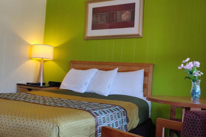 Pinebrook Motel
