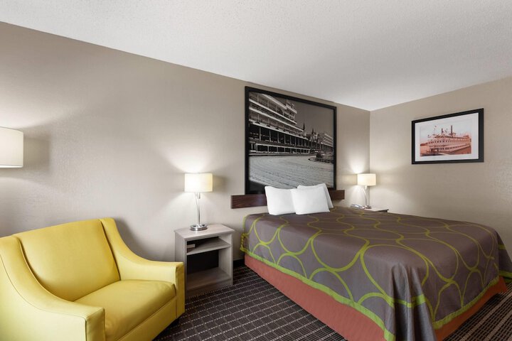 Super 8 by Wyndham Shepherdsville / Louisville South I65