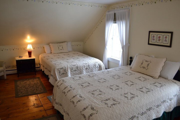 Room 27 of 108