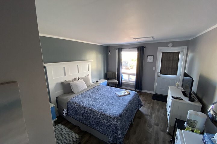 Room 21 of 102