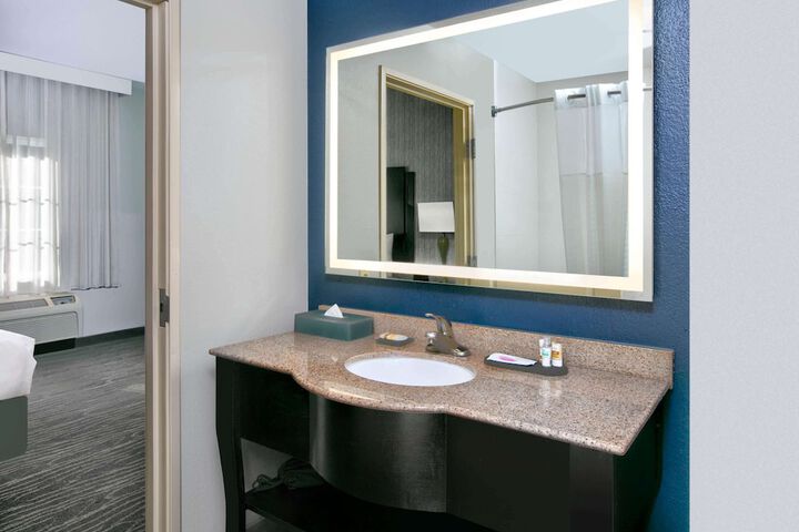 La Quinta Inn & Suites by Wyndham Palestine