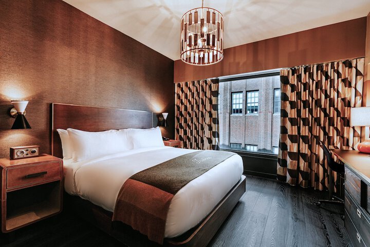 Room 32 of 82