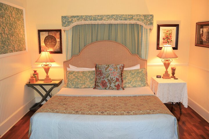 Room 25 of 68