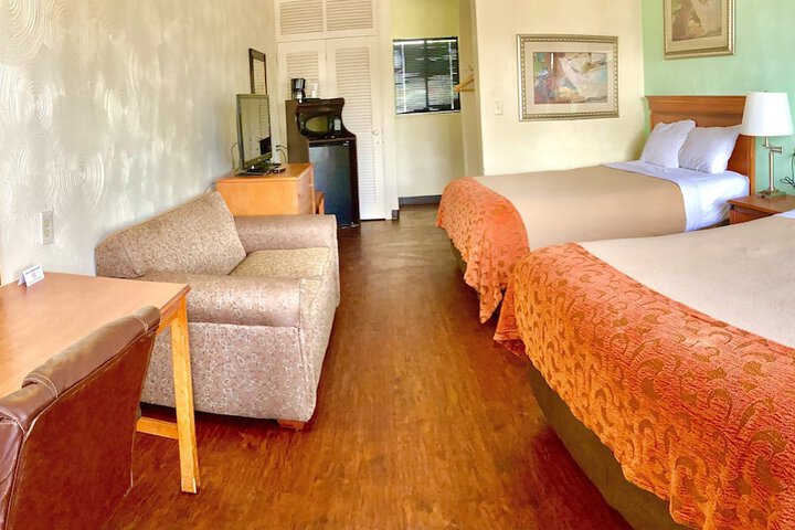 Room 10 of 25