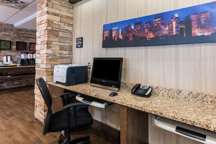 Business Center 73 of 75