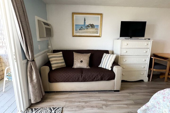 Room 56 of 230