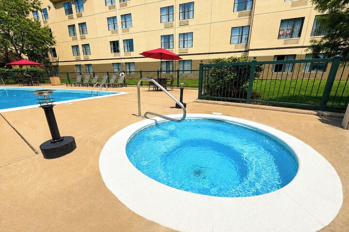 Branson Hillside Hotel
