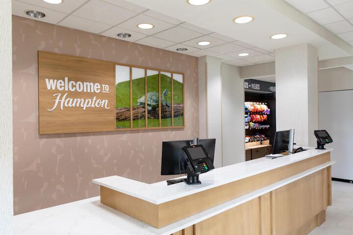 Hampton Inn & Suites Jennings