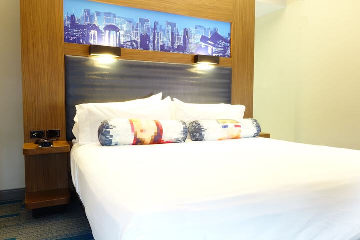 Room 37 of 77