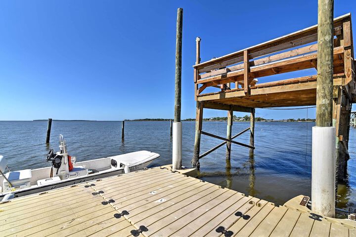 Beachfront Cedar Key Condo w / Pool Spa & Views!