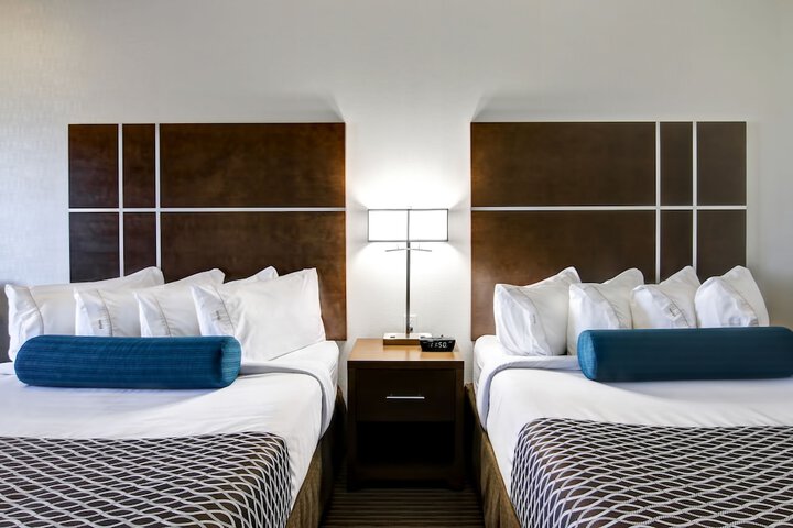 Room 13 of 36
