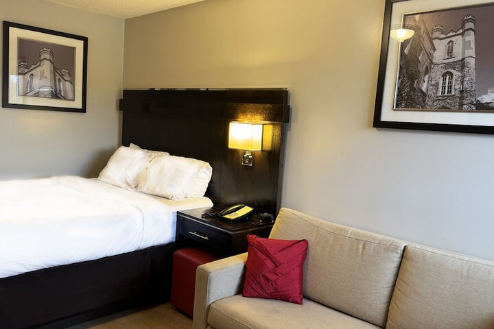 Riviera Inn and Suites 1000 Islands