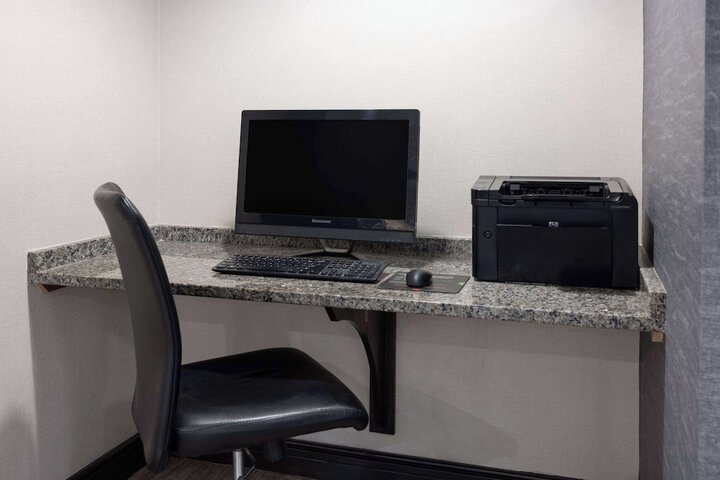 La Quinta Inn by Wyndham Buffalo Airport
