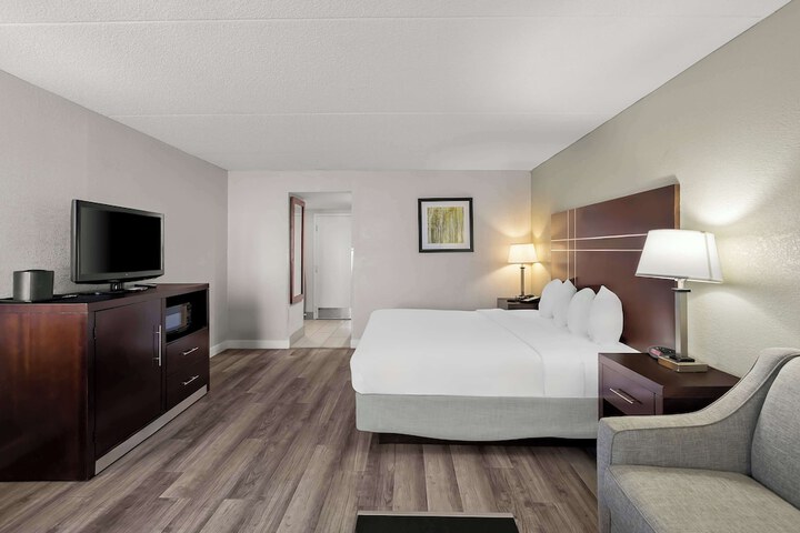Best Western Luxbury Inn Fort Wayne